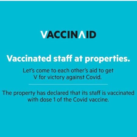 Vaccinated Staff - Oyo 1230 Kampoeng Osing Syariah Guesthouse Banyuwangi  Ngoại thất bức ảnh
