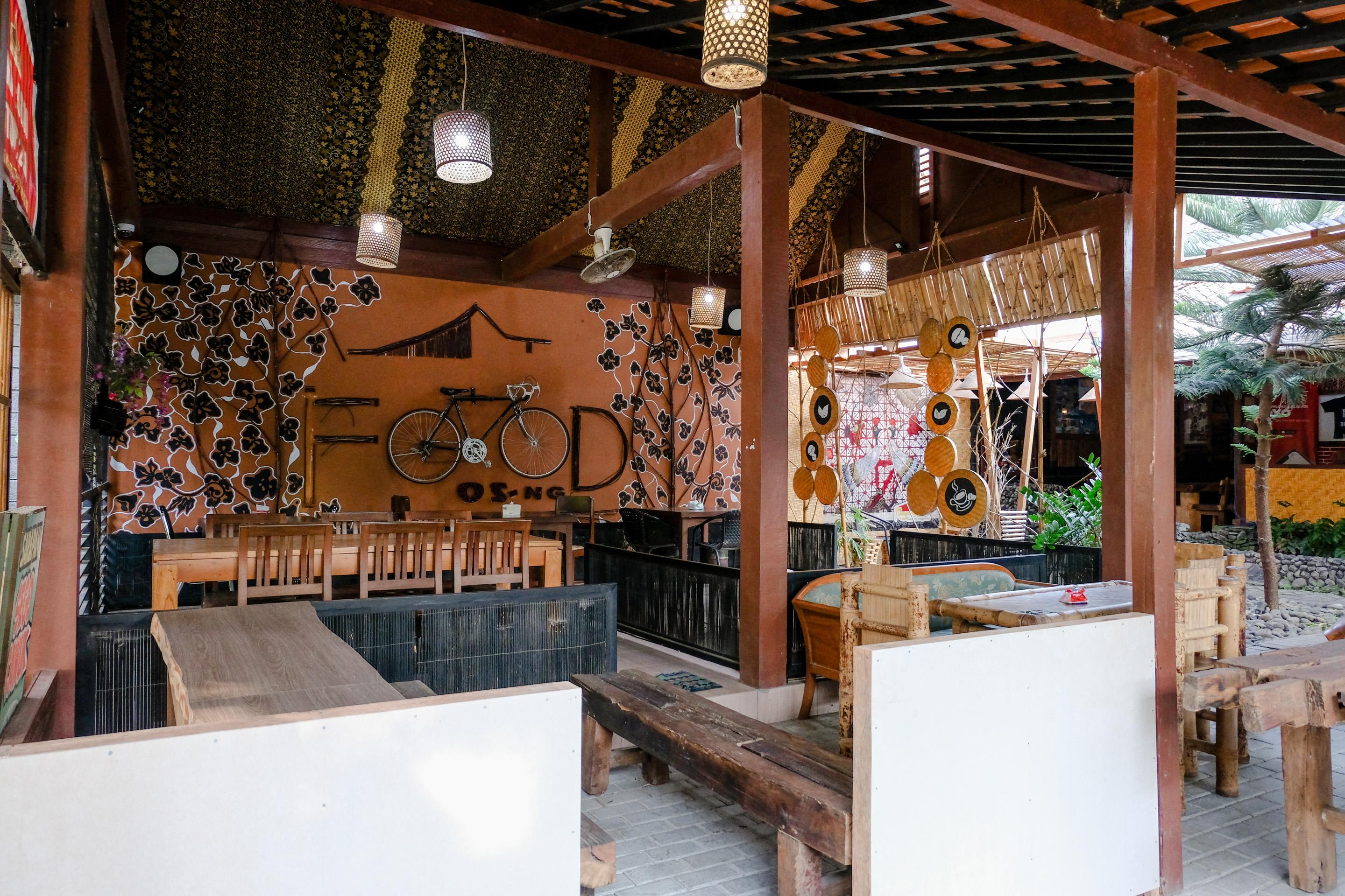Vaccinated Staff - Oyo 1230 Kampoeng Osing Syariah Guesthouse Banyuwangi  Ngoại thất bức ảnh