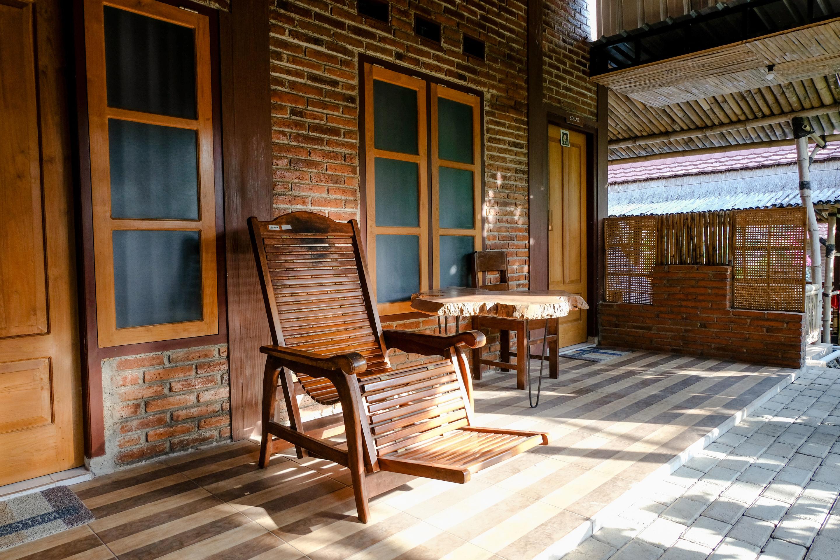 Vaccinated Staff - Oyo 1230 Kampoeng Osing Syariah Guesthouse Banyuwangi  Ngoại thất bức ảnh