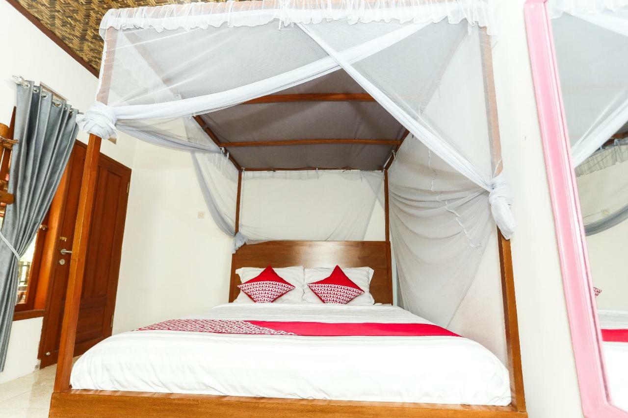 Vaccinated Staff - Oyo 1230 Kampoeng Osing Syariah Guesthouse Banyuwangi  Ngoại thất bức ảnh